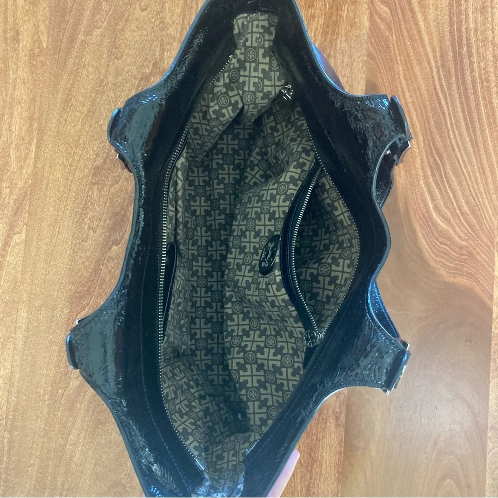 Tory Burch Bombe Tote Black Crackle Leather XL Logo Embossed Silver Satchel - Picture 11 of 14